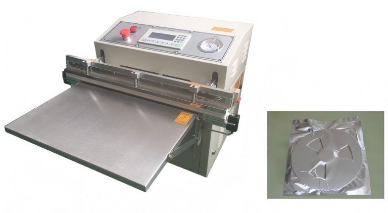 Vacuum sealing machine