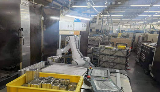 Collaborative robotic arms application for handling materials